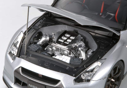 Tamiya Nissan GT-R R35 - 1/24 Scale Model Kit 24300