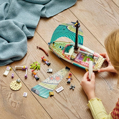 LEGO Friends 41716 Stephanie's Sailboat Adventure