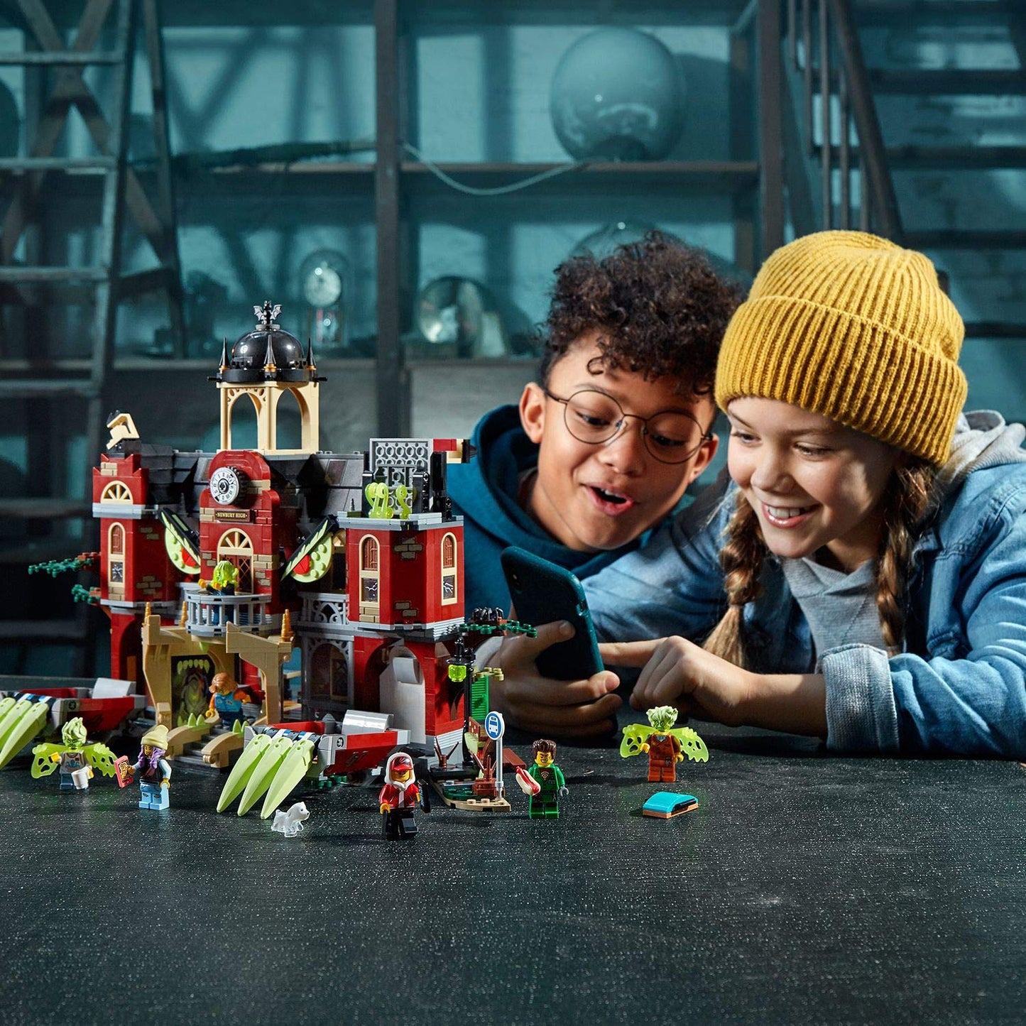 LEGO® -Hidden Side Haunted School Newbury Ghost Hunt Interactive Building Game Augmented Reality for iPhone Android Boy and Girl 9 Years and Up, 1474 Pieces 70425