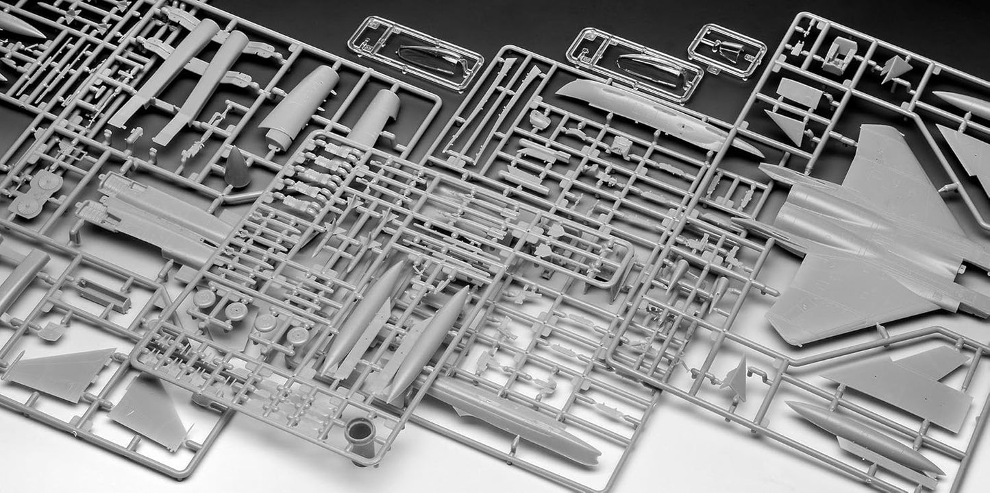 Revell 03841 F-15 Eagle Model Kit 1:72 Scale, Unvarnished