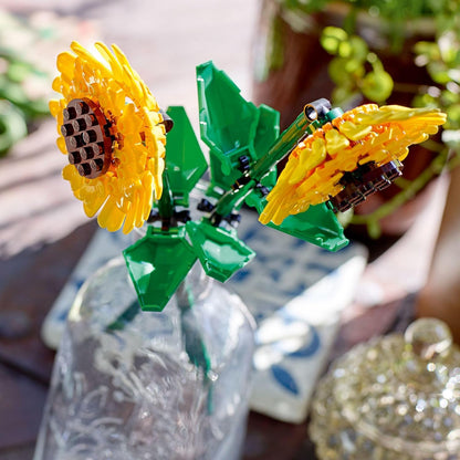 LEGO Sunflowers - Building Toy for Kids, Girls and Boys Ages 8+ - Artificial Sunflowers for Home Decor and Display - Gift for Her and Him - 40524