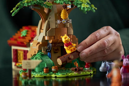 LEGO 21326 Ideas Ensemble Disney Pour adultes Winnie l'Ourson, Maison a Exposer, Figurine Bourriquet, Figurine Porcinet