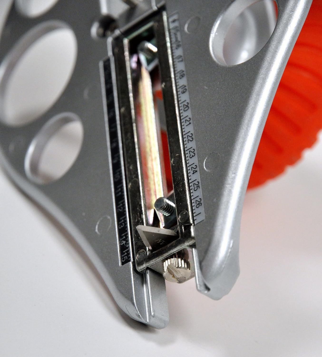 NT Cutter Aluminum Die-Cast Body Heavy-Duty Circle Cutter, 1-3/16 Inches 10-1/4 Inches Diameter, 1 Cutter (C-3000GP)