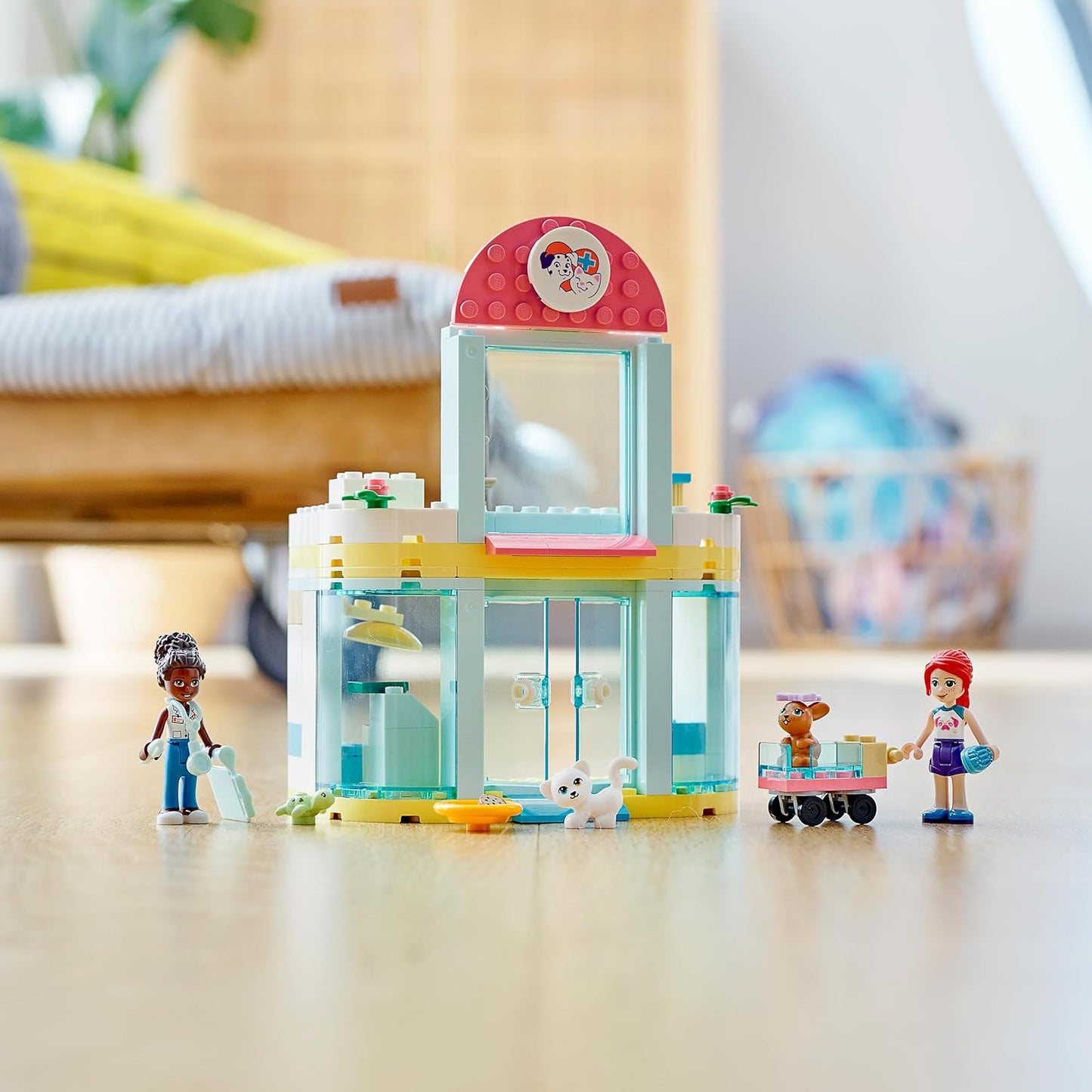 LEGO 41695 Friends Pet Clinic, Toy for Boys and Girls +4 Years with Mini Doll and Figures of Kitten and Bunny