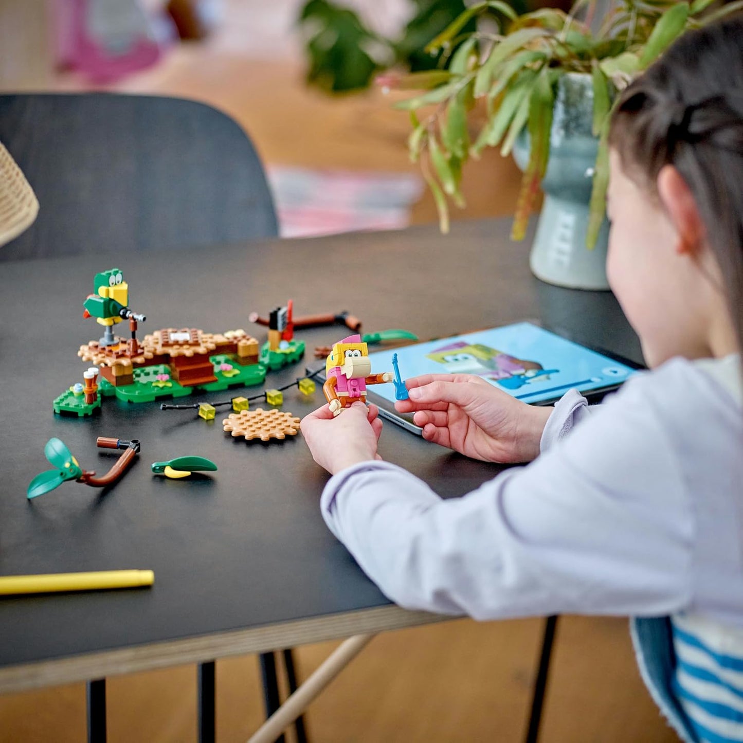LEGO 71421 Super Mario Expansion Set: Jalleo in the Jungle with Dixie Kong with Dixie Kong Figures and Squawks the Parrot, Construction Toy to Combine with Starter Pack