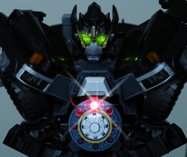 Transformers DA 16 Ultimate Ironhide - Image 4