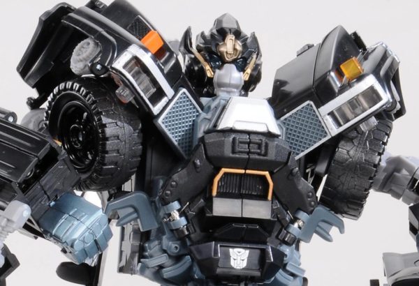 Transformers DA 16 Ultimate Ironhide - Image 2