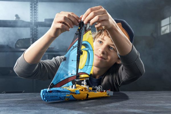 Lego Technic 42074 Racing Yacht - Image 6