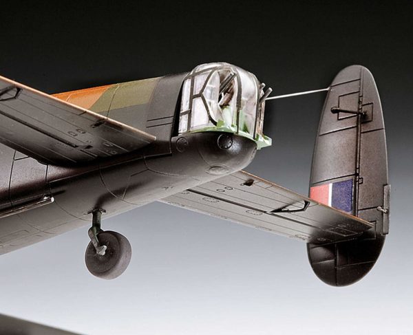 Germany Level 1/72 Lancaster Dam Buster 04295 Plastic model - Image 2