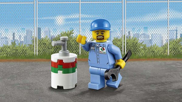 LEGO 60100 City Airport Starter Construction Set by LEGO - Image 5