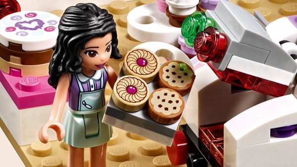 Lego Friends Emma's Art Café Building Blocks for Girls 6 to 12 Years (378 pcs) 41336 (Multi Color) - Image 3